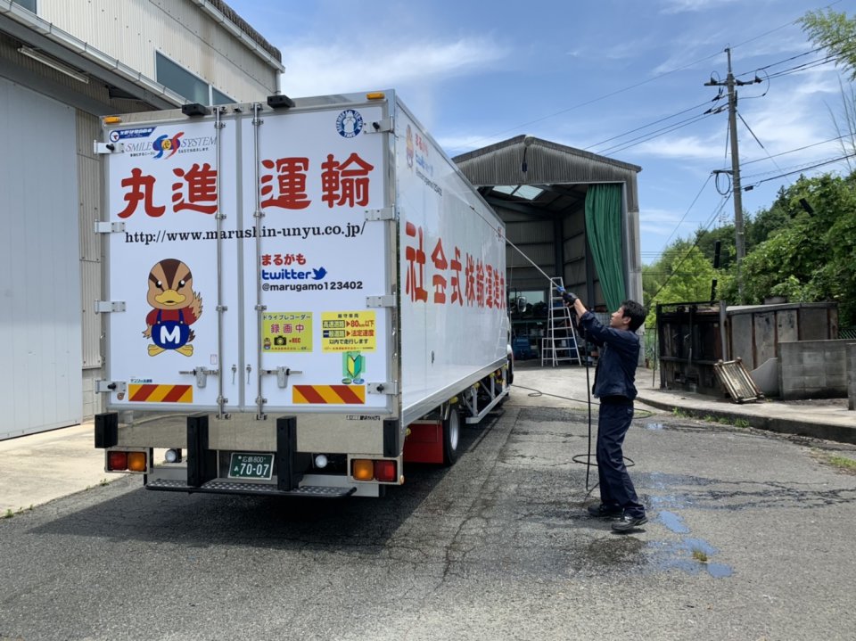 毎日使うトラックだからしっかり洗車